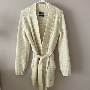 Abercrombie & Fitch chunky cream colored cardigan with tie